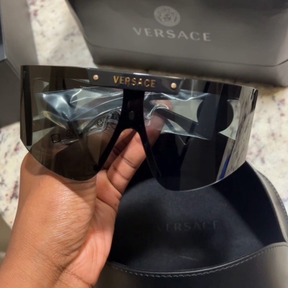 Versace Medusa Icon Sunglasses - Picture 1 of 16
